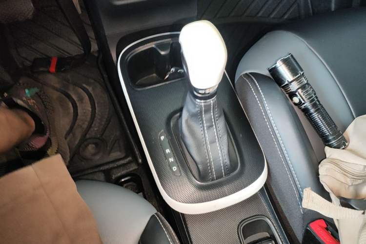 Used Roewe Clever 2022 311km QiQi BoBo Edition Gear Lever