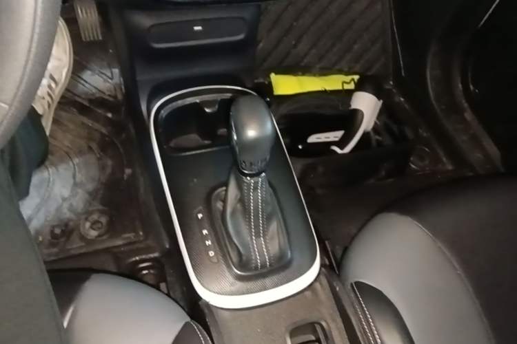 Used Roewe Clever 2022 311km QiQi BoBo Edition Gear Lever