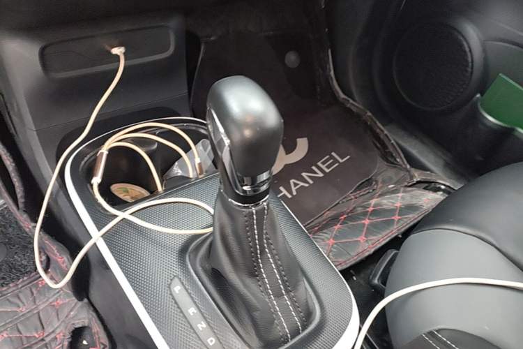 Used Roewe Clever 2022 311km QiQi BoBo Edition Gear Lever