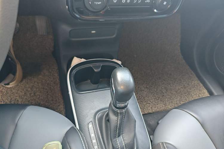 Used Roewe Clever 2022 311km QiQi BoBo Edition Gear Lever