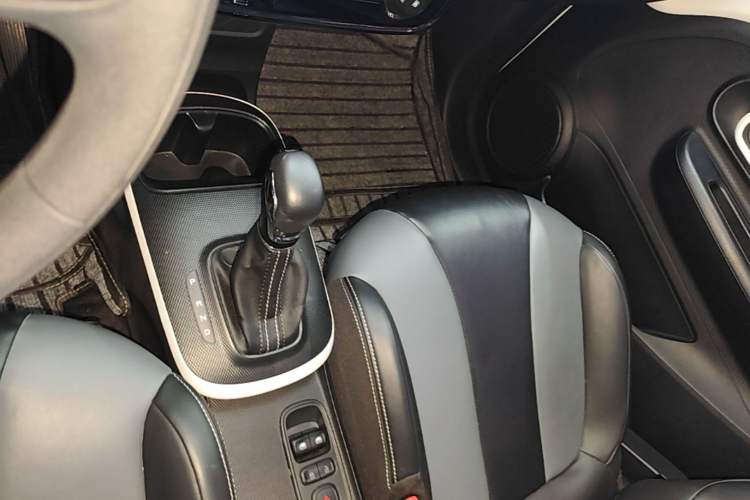 Used Roewe Clever 2022 311km QiQi BoBo Edition Gear Lever
