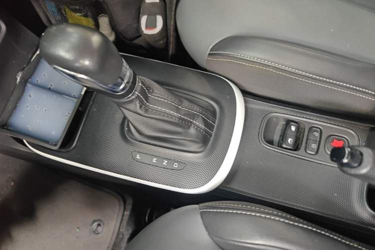 Used Roewe Clever 2022 311km QiQi BoBo Edition Gear Lever