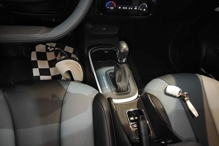 Used Roewe Clever 2022 311km QiQi BoBo Edition Gear Lever