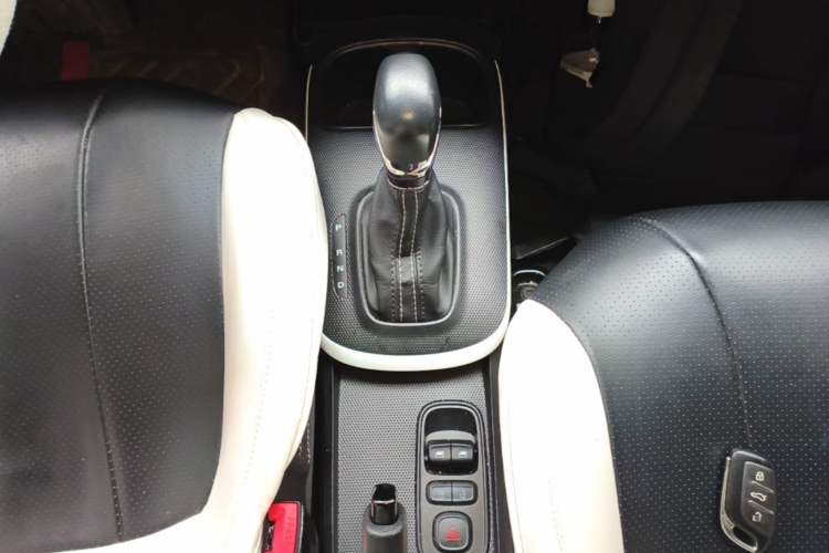Used Roewe Clever 2022 311km QiQi BoBo Edition Gear Lever