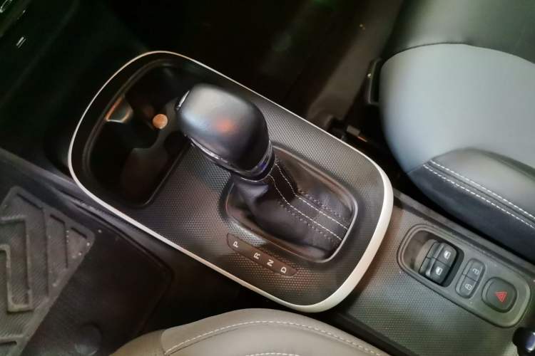 Used Roewe Clever 2022 311km QiQi BoBo Edition Gear Lever