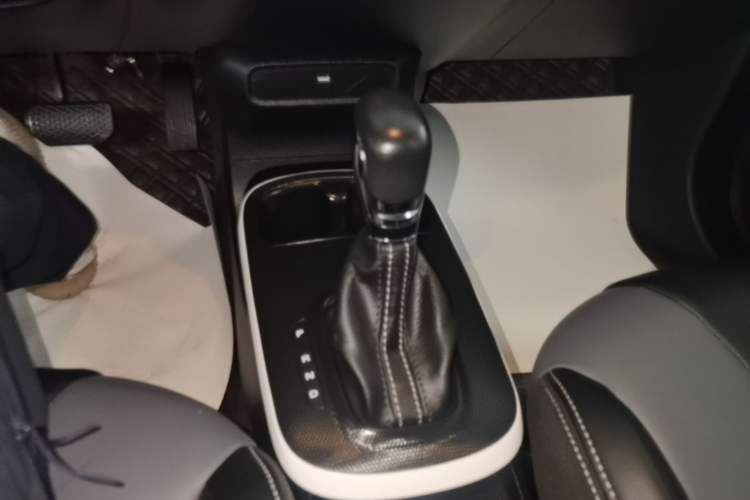 Used Roewe Clever 2022 311km QiQi BoBo Edition Gear Lever