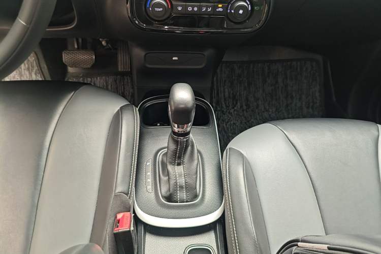 Used Roewe Clever 2022 311km QiQi BoBo Edition Gear Lever