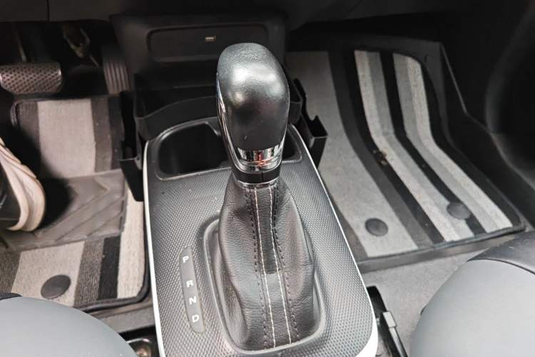 Used Roewe Clever 2022 311km QiQi BoBo Edition Gear Lever