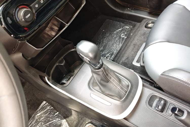 Used Roewe Clever 2022 311km QiQi BoBo Edition Gear Lever