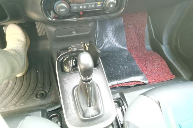 Used Roewe Clever 2022 311km QiQi BoBo Edition Gear Lever