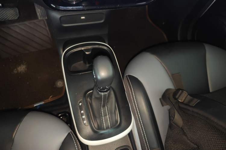 Used Roewe Clever 2022 311km QiQi BoBo Edition Gear Lever