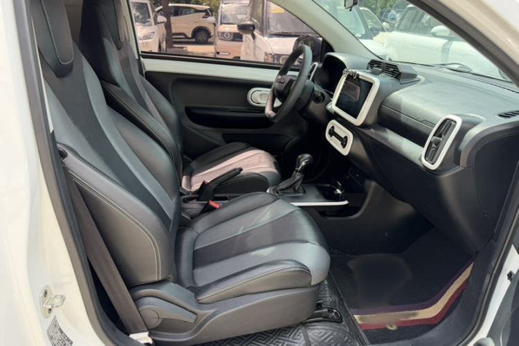 Used Roewe Clever 2022 311km QiQi BoBo Edition Interior 1