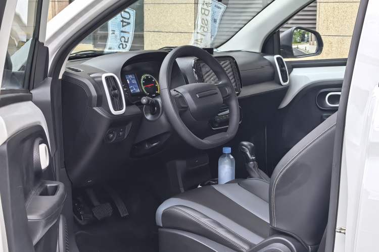 Used Roewe Clever 2022 311km QiQi BoBo Edition Interior 1