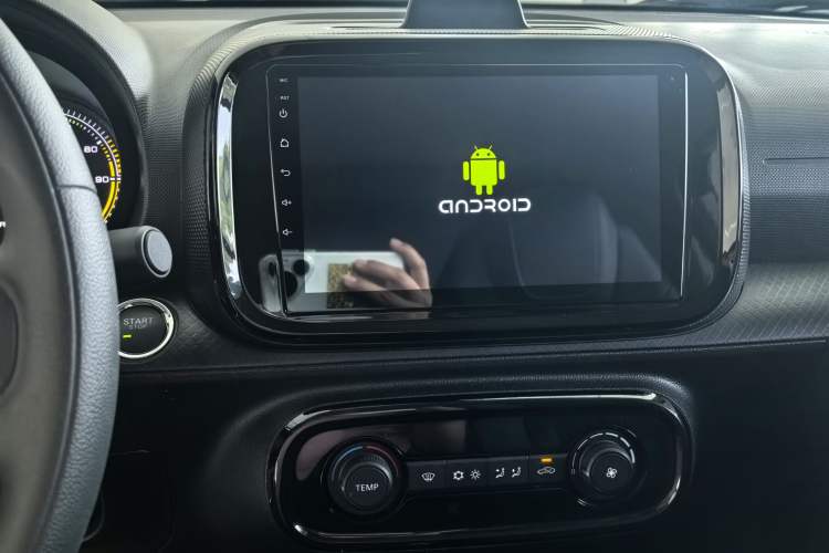 Used Roewe Clever 2022 311km QiQi BoBo Edition Interior 2