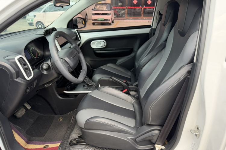 Used Roewe Clever 2022 311km QiQi BoBo Edition Interior 2