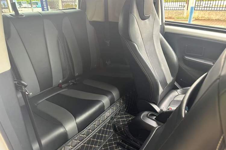 Used Roewe Clever 2022 311km QiQi BoBo Edition Interior 2