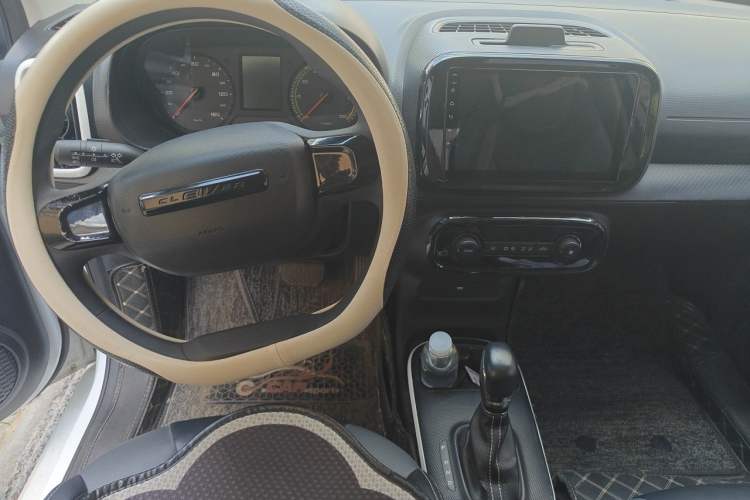 Used Roewe Clever 2022 311km QiQi BoBo Edition Interior 2