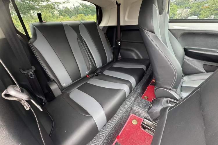 Used Roewe Clever 2022 311km QiQi BoBo Edition Interior 2