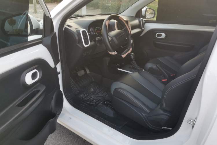 Used Roewe Clever 2022 311km QiQi BoBo Edition Interior 2
