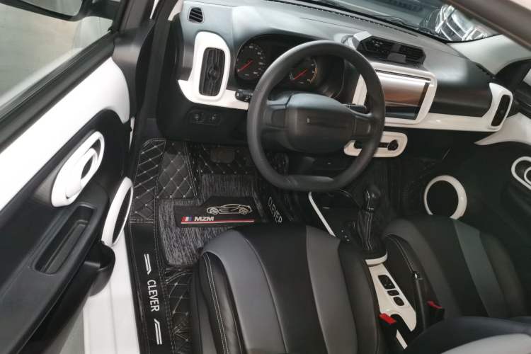 Used Roewe Clever 2022 311km QiQi BoBo Edition Interior 3