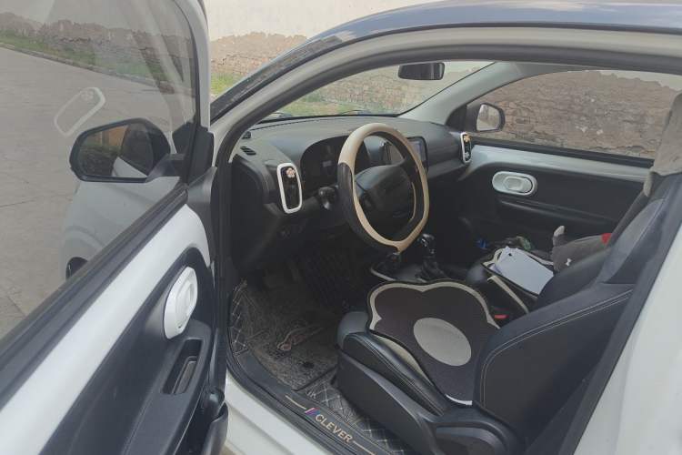 Used Roewe Clever 2022 311km QiQi BoBo Edition Interior 3
