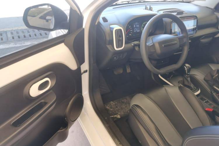 Used Roewe Clever 2022 311km QiQi BoBo Edition Interior 3