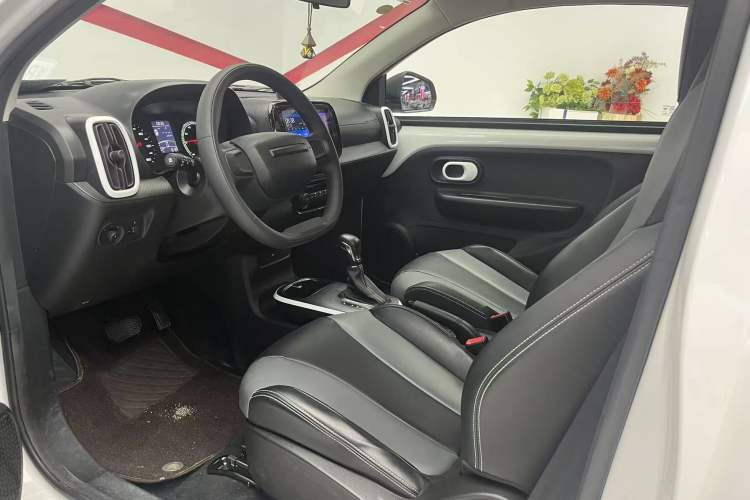 Used Roewe Clever 2022 311km QiQi BoBo Edition Interior 3
