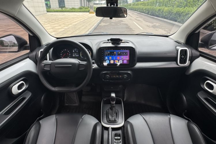 Used Roewe Clever 2022 311km QiQi BoBo Edition Interior 4