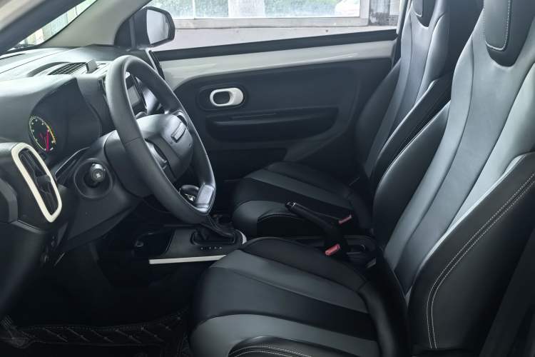 Used Roewe Clever 2022 311km QiQi BoBo Edition Interior 4