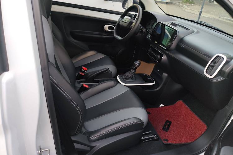 Used Roewe Clever 2022 311km QiQi BoBo Edition Interior 4