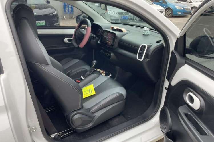 Used Roewe Clever 2022 311km QiQi BoBo Edition Interior 4