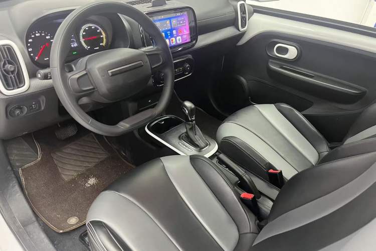 Used Roewe Clever 2022 311km QiQi BoBo Edition Interior 4