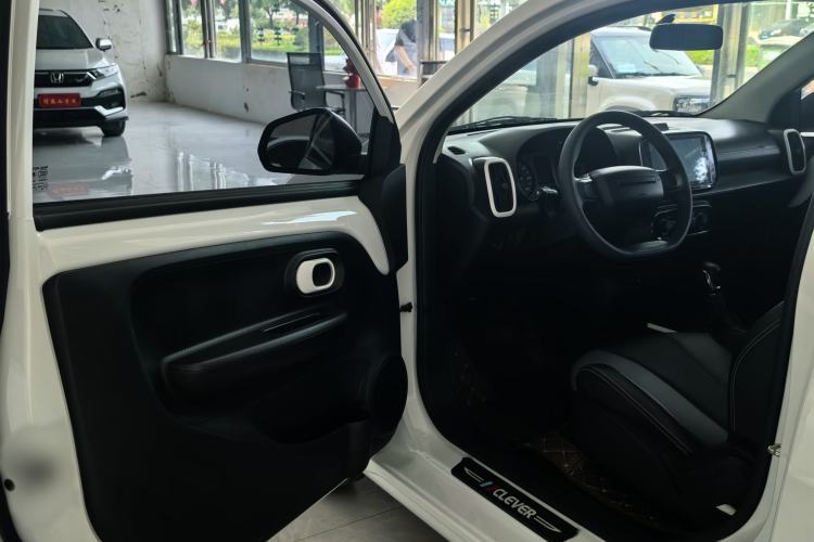 Used Roewe Clever 2022 311km QiQi BoBo Edition Interior 5