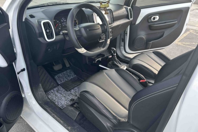Used Roewe Clever 2022 311km QiQi BoBo Edition Interior 5