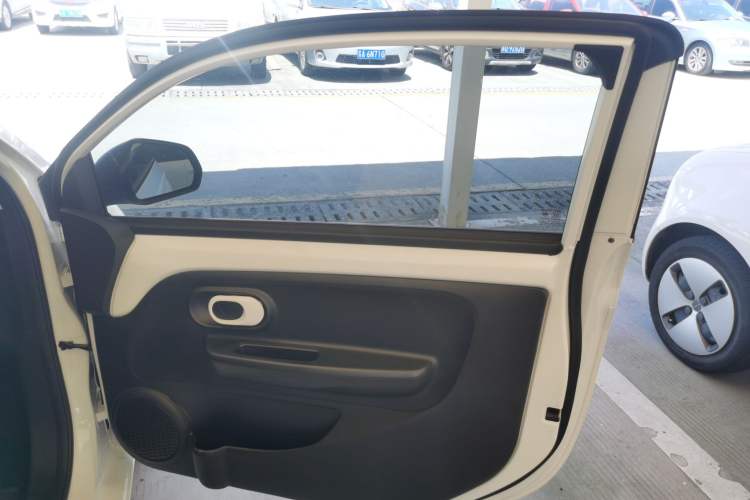 Used Roewe Clever 2022 311km QiQi BoBo Edition Interior 5