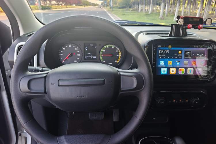 Used Roewe Clever 2022 311km QiQi BoBo Edition Interior 6