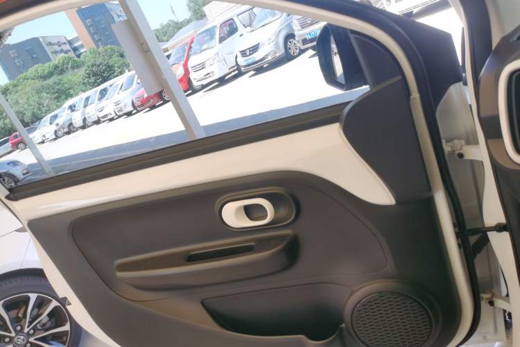 Used Roewe Clever 2022 311km QiQi BoBo Edition Interior 7