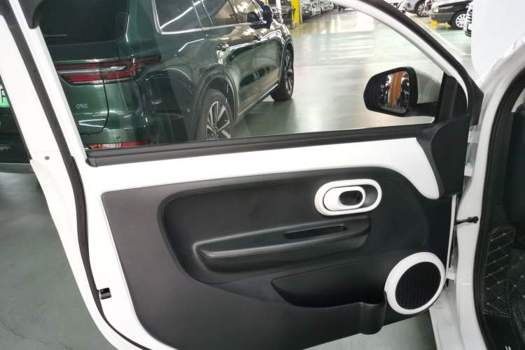 Used Roewe Clever 2022 311km QiQi BoBo Edition Interior 8