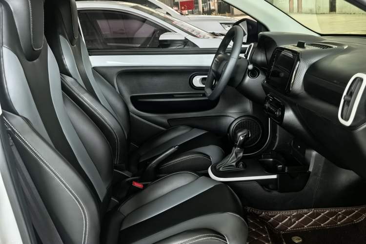Used Roewe Clever 2022 311km QiQi BoBo Edition Interior 9