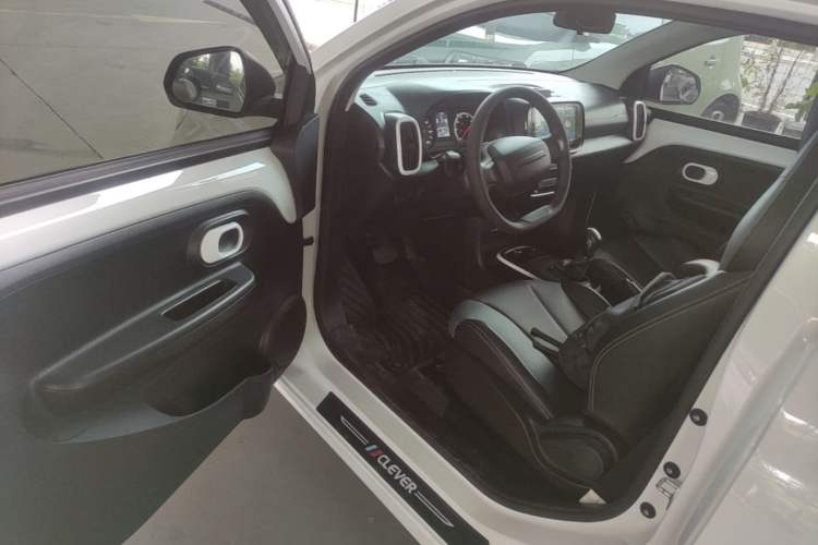 Used Roewe Clever 2022 311km QiQi BoBo Edition Left Front Seat