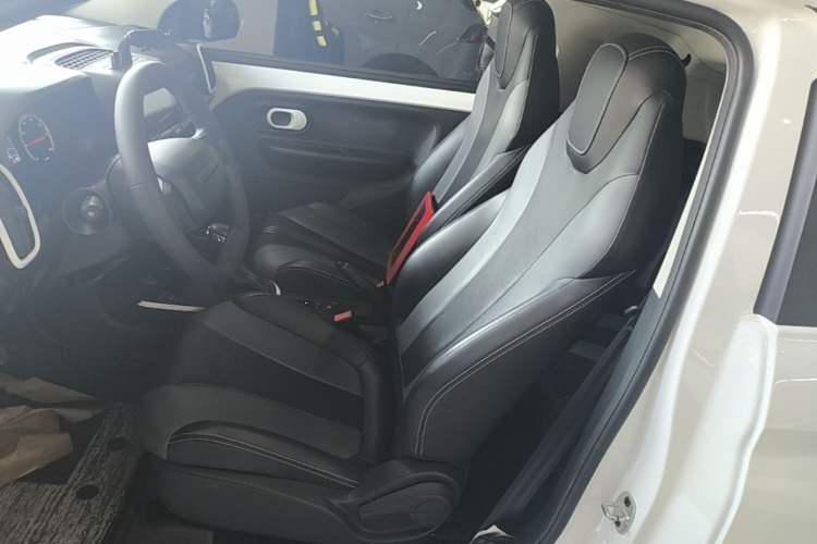 Used Roewe Clever 2022 311km QiQi BoBo Edition Left Front Seat