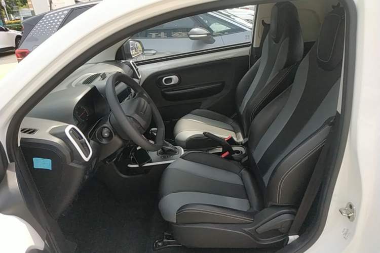 Used Roewe Clever 2022 311km QiQi BoBo Edition Left Front Seat