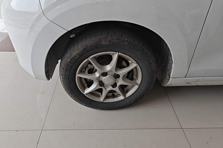 Used Roewe Clever 2022 311km QiQi BoBo Edition Left Front Wheel Hub