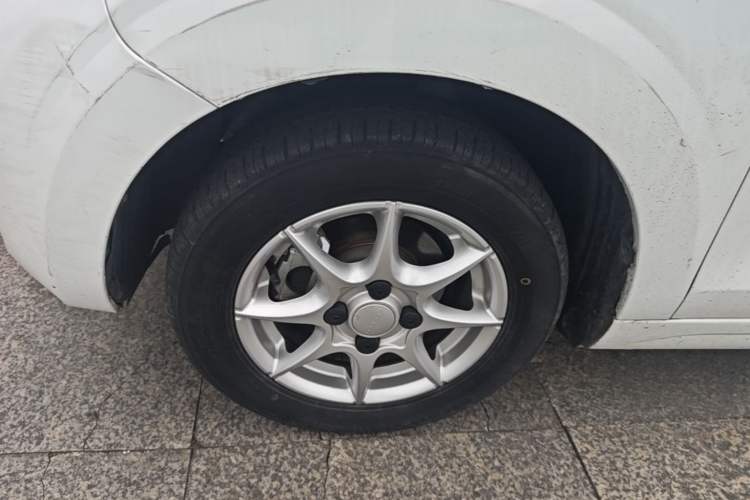 Used Roewe Clever 2022 311km QiQi BoBo Edition Left Front Wheel Hub