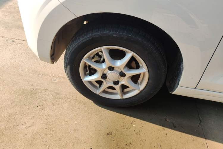 Used Roewe Clever 2022 311km QiQi BoBo Edition Left Front Wheel Hub