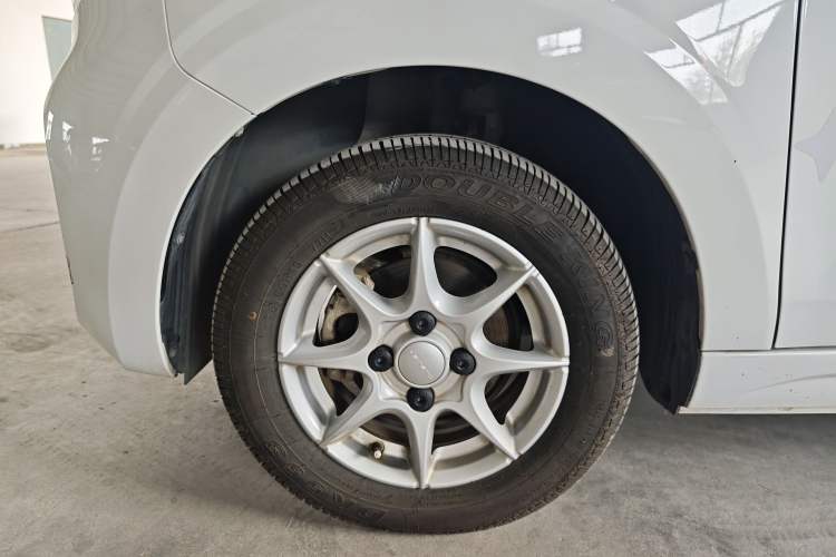 Used Roewe Clever 2022 311km QiQi BoBo Edition Left Front Wheel Hub