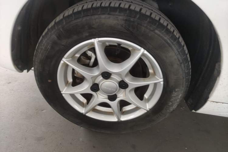 Used Roewe Clever 2022 311km QiQi BoBo Edition Left Front Wheel Hub