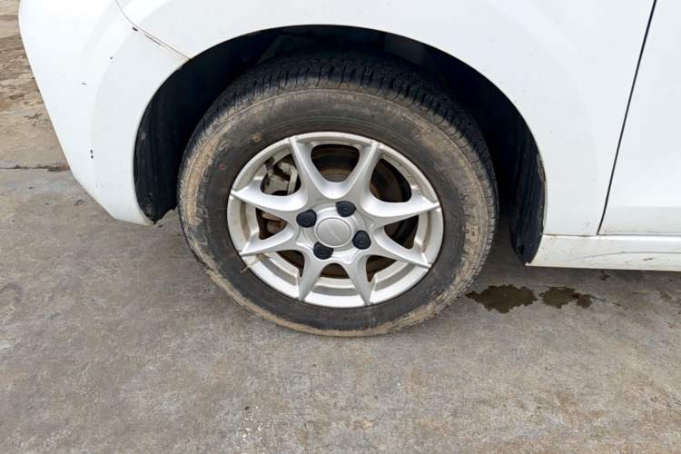 Used Roewe Clever 2022 311km QiQi BoBo Edition Left Front Wheel Hub