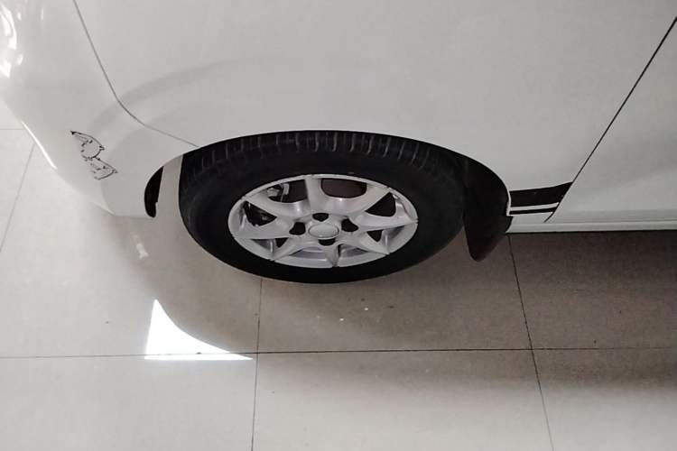 Used Roewe Clever 2022 311km QiQi BoBo Edition Left Front Wheel Hub