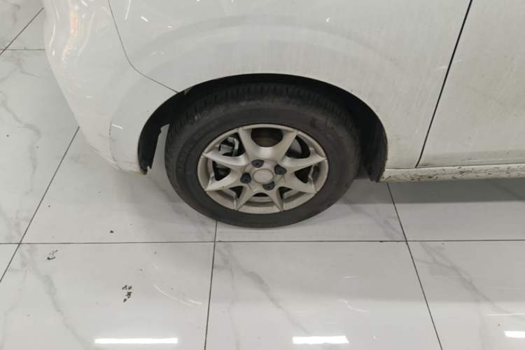 Used Roewe Clever 2022 311km QiQi BoBo Edition Left Front Wheel Hub